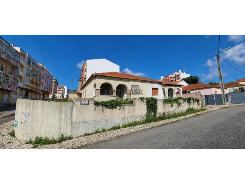 Moradia T3 em Cacém e São Marcos, Sintra