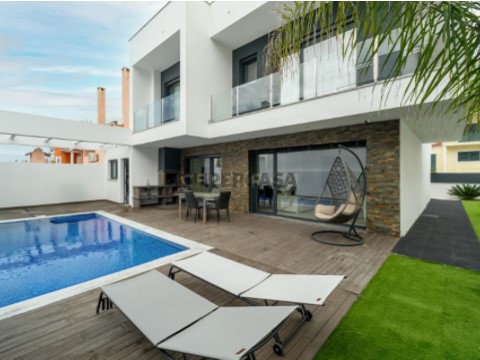 Moradia T4 em Corroios, Seixal