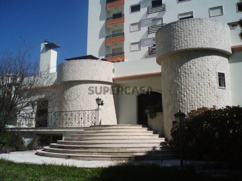 Moradia T4 em Massamá e Monte Abraão, Sintra