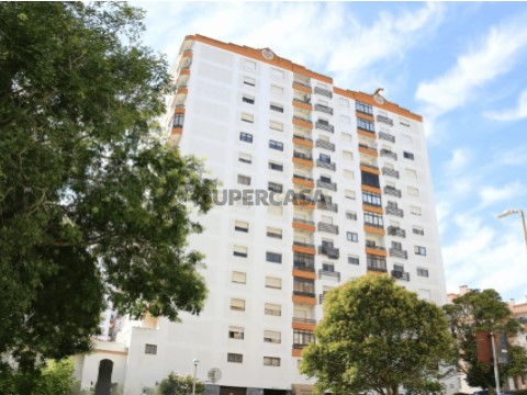 Apartment 4 Zimmer auf Massamá e Monte Abraão, Sintra