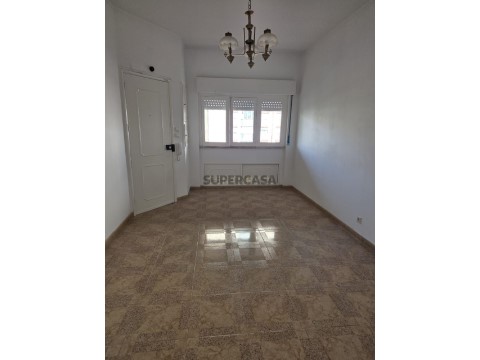 Apartamento T1 em Massamá e Monte Abraão, Sintra