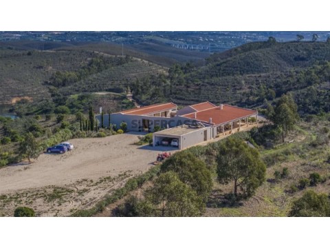 FHCL5004 - Herdade com 2 Casas, Piscina, Serviços e 8 Lagos em Bensafrim, Lagos