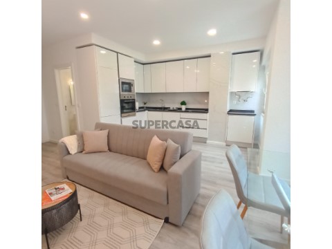 Apartamento T3 em Benfica. Imóvel em Recuperação Total (1)