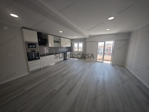T4 Totalmente Remodelado na Amora Modernidade, Espaço e Conforto (1)