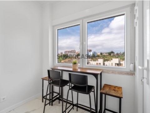 apartamento-t2-penha-franca-lisboa-remodelado-varanda-cozinha-13