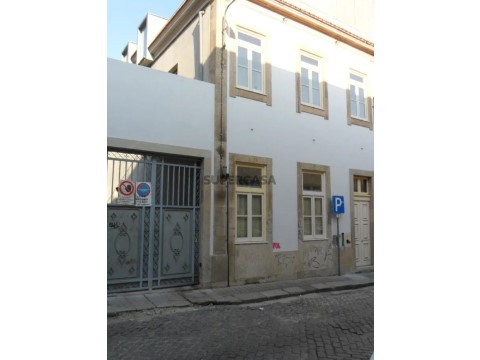 PRÉDIO PARA REABILITAR PORTO