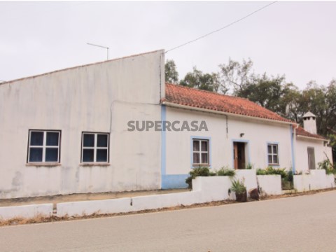 Quintinha com Destilaria e Dois Armazéns