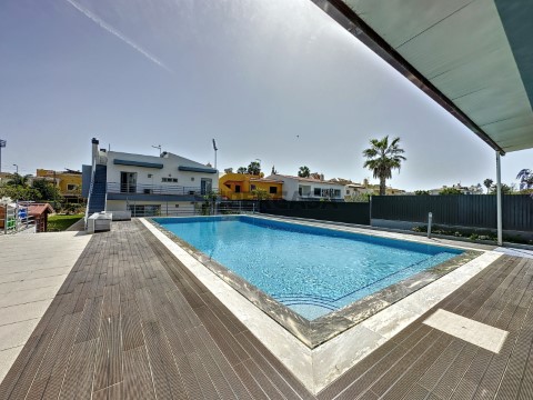 Fantástica Moradia M4+2 com Piscina na Bela Vista, Lagoa (1)
