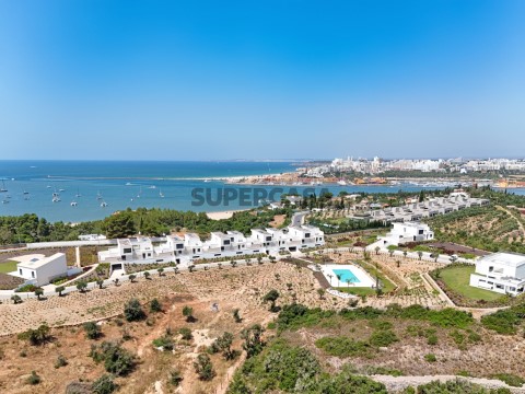 Moradia T3 de Luxo, Algarve-Ferragudo, Condomínio com Piscina e Vista Mar