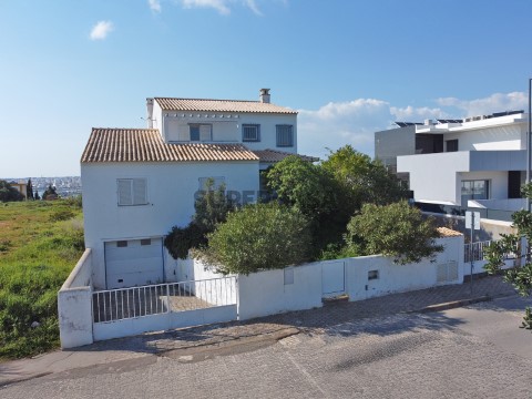Moradia para Renovar com Terreno de 815m² e Vista Desafogada sobre a Cidade e Rio em Ferragudo _41