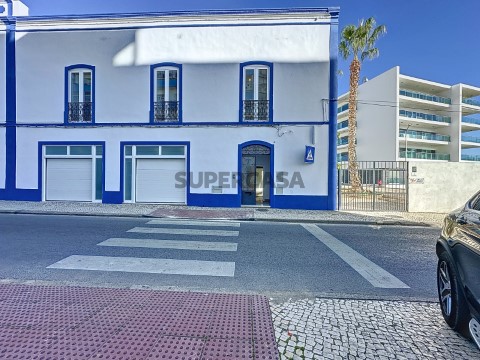 Casa Geminada no Centro de Portimão, Completamente Remodelada