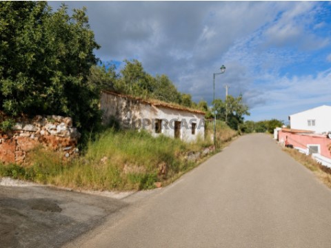 Terreno com ruina, Alte, Algarve