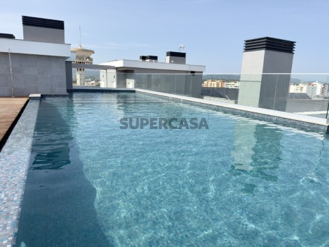 Apartamento de tipologia T3, piscina na cobertura, Faro, Algarve