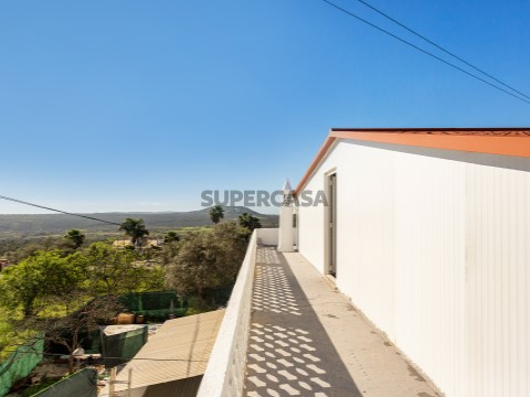 Moradia T4 isolada em Benafim, varanda