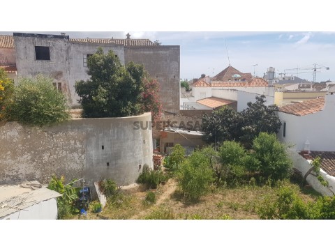 Terreno misto junto ao Rio Gilão