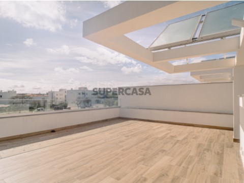 Moradia em banda T3, piscina e terraço com vista mar, Fuseta, Algarve
