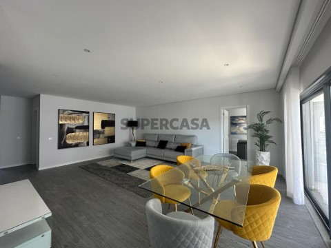Apartamentos T3 em condomínio de arquitetura moderna em Olhão