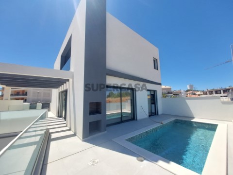 3+1 bedroom villa located between Portimão and Lagos, Algarve