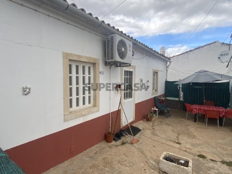 Moradia V2 em Casas de Martim Anes