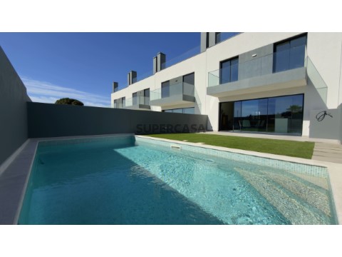6 Moradias em Banda em Empreendimento de Luxo junto à Ria Formosa em Faro