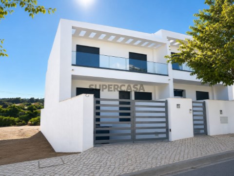 Moradia T3 com piscina em Santo Estevão, exterior