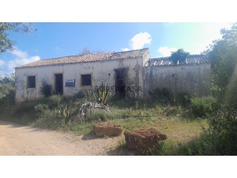 Ruin with 6 rooms in Vale Serves, Albufeira, Algarve.