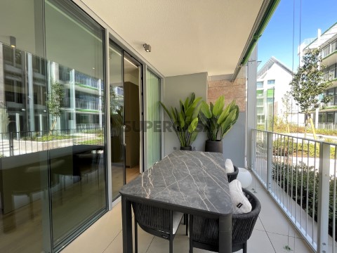 Apartamento T2 em empreendimento de prestígio na primeira linha de rio e parque, em Marvila