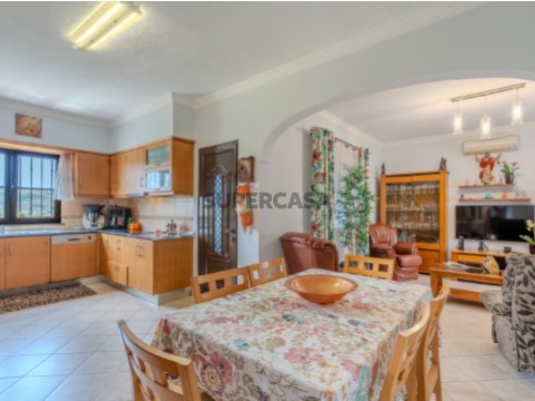 Moradia Duplex T6 com Vista Mar e Terreno Expansivo