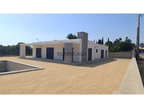 Moradia isolada V3 com Piscina
