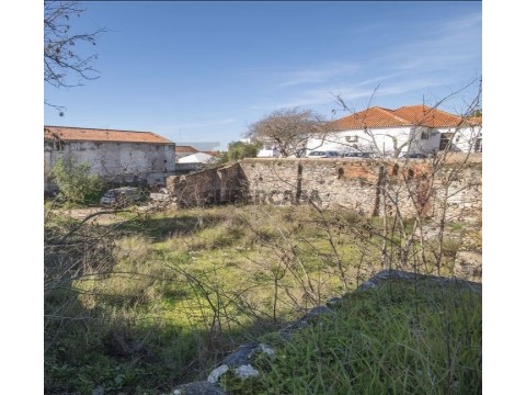 Terreno urbano localizado no centro de Beja