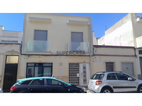 Moradia V2 em zona centro da Cidade de Faro
