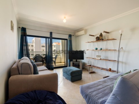 Apartamento T2 para arrendamento anual em Quarteira