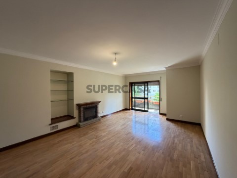 Apartamento T2 para arrendamento - sala