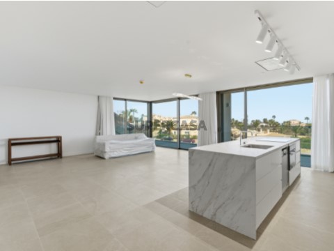 Penthouse T3 em empreendimento fechado em Carvoeiro, Lagoa
