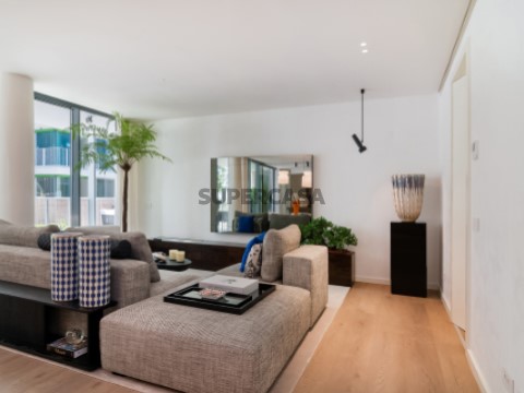 Apartamento T3 em empreendimento de prestígio na primeira linha de rio e parque, em Marvila
