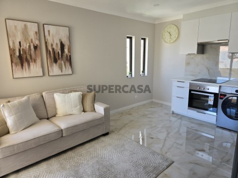 Apartamento T1 transformado em T2 em Albufeira