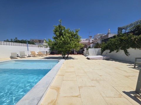 Moradia V3 + T0, piscina, Olhão, Algarve