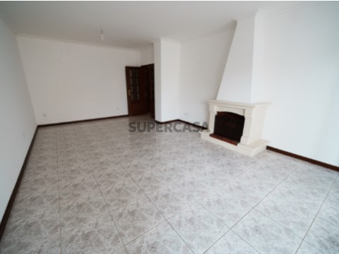 Apartamento T3 em São João de Ver - sala