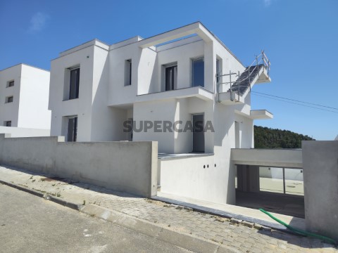 Moradia T4 em Atouguia da Baleia, Peniche