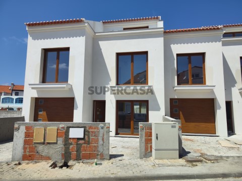Moradia T3 Triplex em Atouguia da Baleia, Peniche