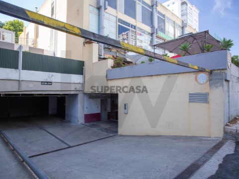 车库 在 Cascais e Estoril, Cascais