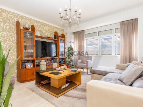 Apartamento T2 em Mina de Água, Amadora