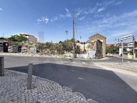 Terreno em Carnaxide e Queijas, Oeiras