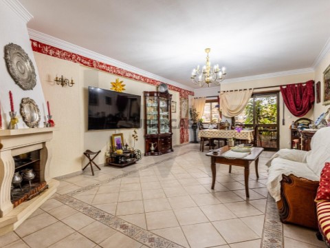 Apartamento T3 em Mina de Água, Amadora