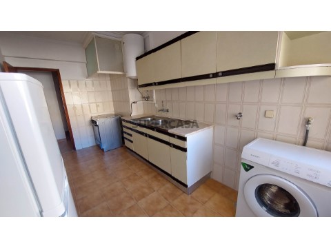 Apartamento T2 na Avenida Cândido Oliveira, Algueirão-Mem Martins