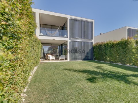Moradia Contemporânea Conforto e Tranquilidade em Perfeita Harmonia