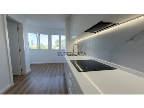 Apartamento T2 no centro da Parede c/ parqueamento