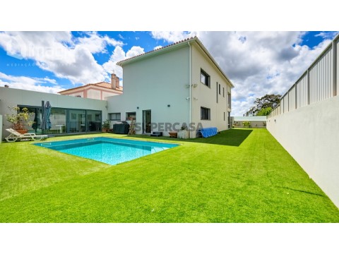 MORADIA T5 em Santo Isidoro, MAFRA logradouro com piscina foto1
