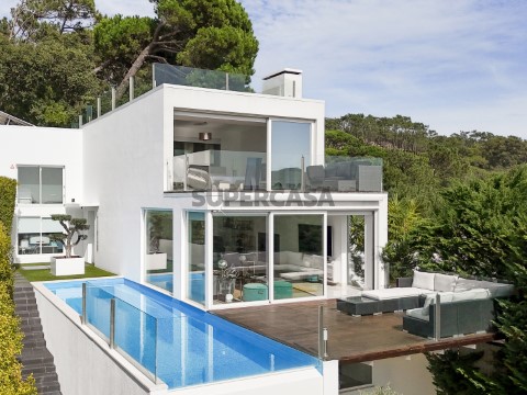 Moradia T5 moderna com piscina e vista para a natureza na Malveira da Serra em Cascais