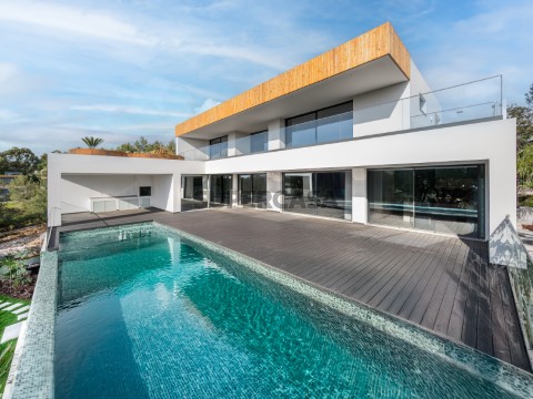 Moradia T5 + 3 C/ Piscina e Garagem